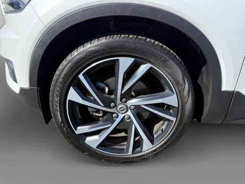 Used 2021 Volvo XC40 T5 R-Design w/ Climate Package AWD/4WD image 9