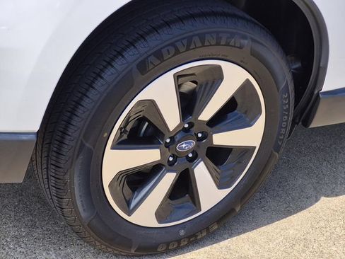 Used 2017 Subaru Forester 2.5i w/ Alloy Wheel Package AWD/4WD image 7
