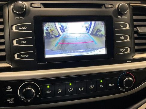 Used 2016 Toyota Highlander LE w/ Protection Package #3 AWD/4WD image 19