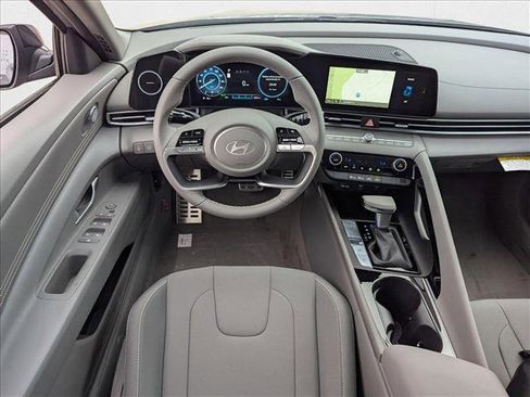 New 2025 Hyundai Elantra SEL image 14