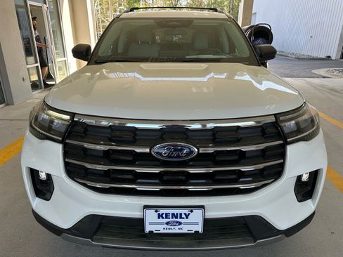 Used 2025 Ford Explorer Active w/ Active Comfort Package image 7