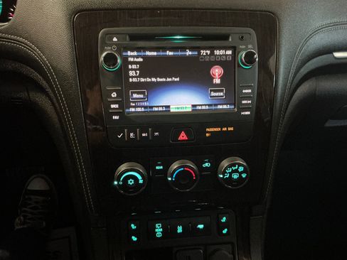 Used 2017 Chevrolet Traverse LT w/ Style and Technology Package image 22