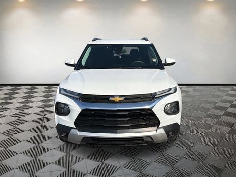 Used 2023 Chevrolet TrailBlazer LT FWD image 2