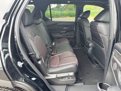Used 2026 Honda Pilot Black Edition image 12