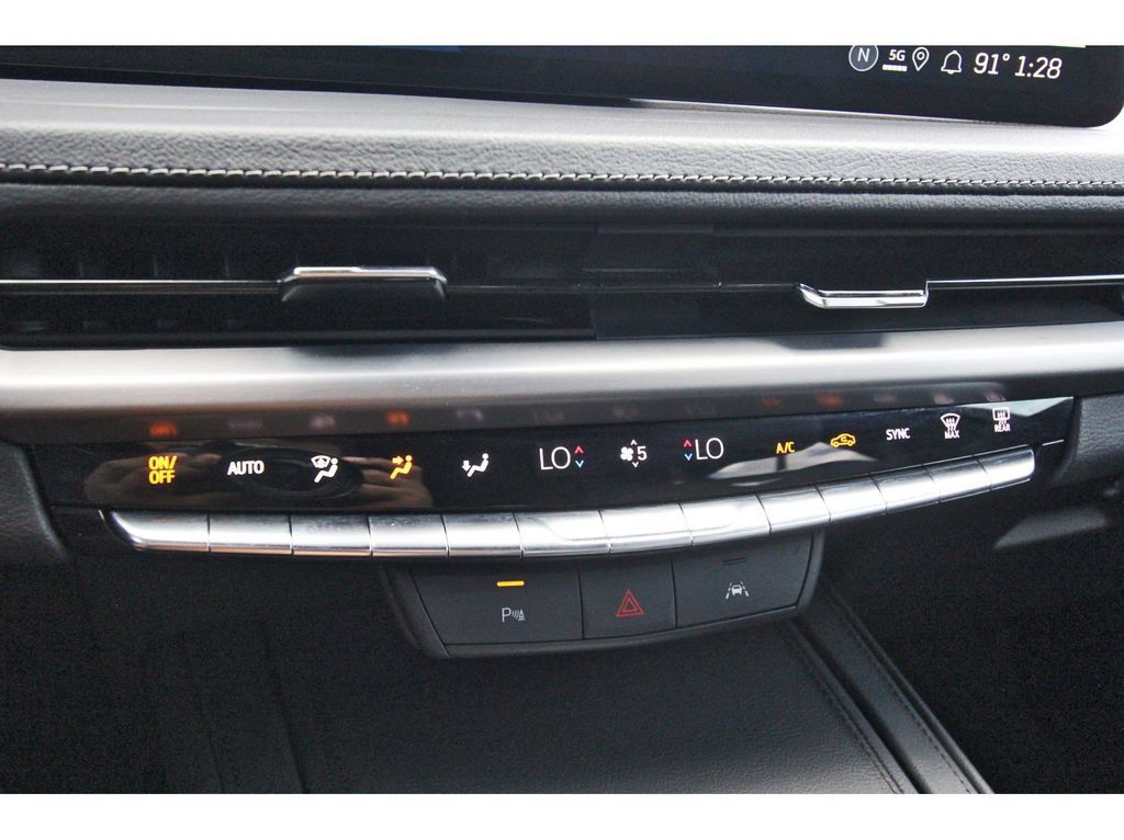 Used 2025 Cadillac XT4 Premium Luxury FWD image 24