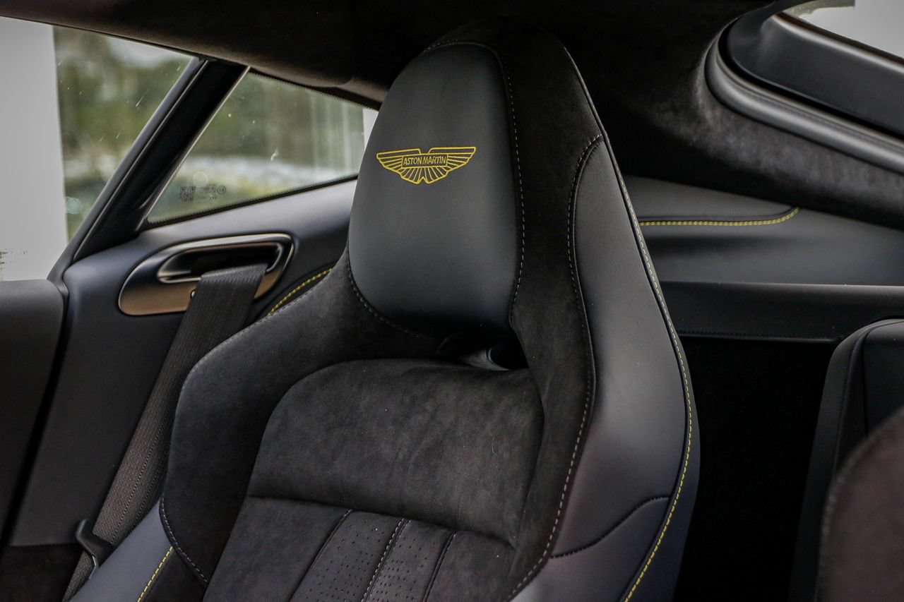 Used 2025 Aston Martin V8 Vantage Coupe RWD image 21
