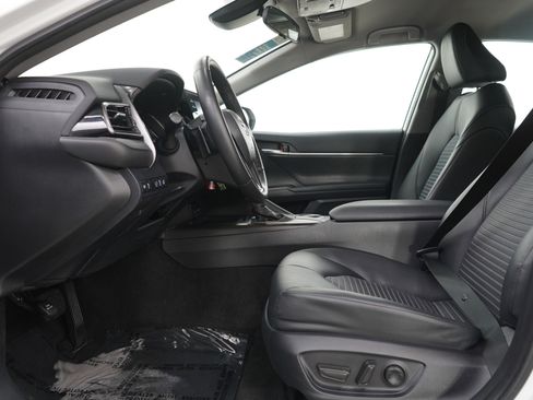 Used 2024 Toyota Camry SE image 18