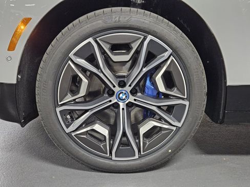 Used 2025 BMW iX xDrive50 w/ Premium Package AWD/4WD image 9
