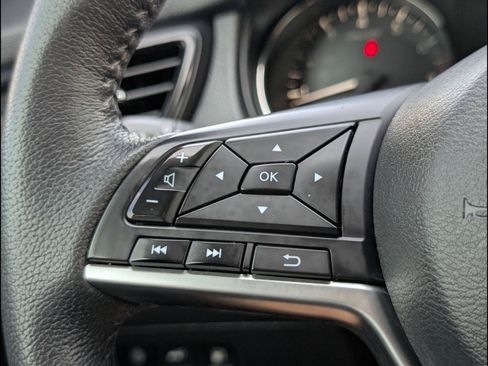 Used 2019 Nissan Rogue SV FWD image 22