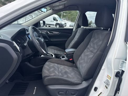 Used 2016 Nissan Rogue SV image 10