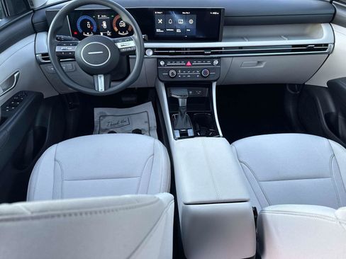 Certified 2025 Hyundai Tucson SE image 17