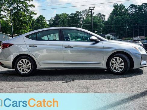 Used 2020 Hyundai Elantra SE w/ Cargo Package (C1) FWD image 2
