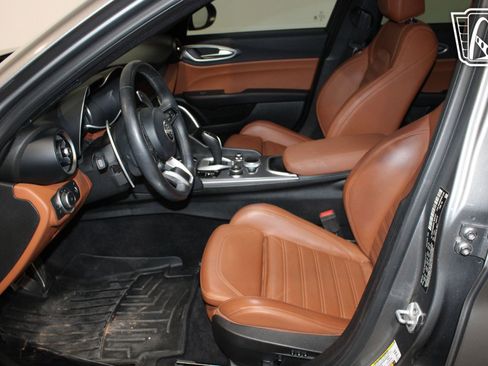 Used 2020 Alfa Romeo Giulia Ti Sport image 34