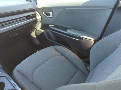 Used 2025 Kia K4 LXS image 21