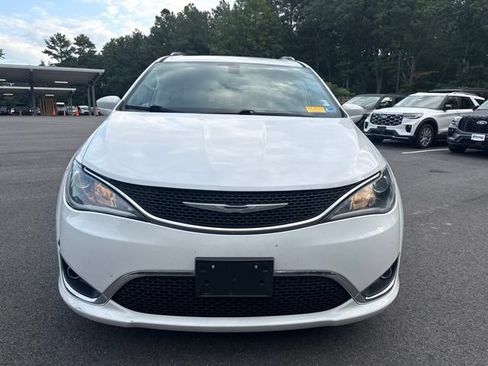 Used 2018 Chrysler Pacifica Touring-L FWD image 8
