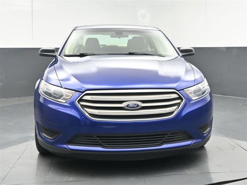 Used 2015 Ford Taurus SE FWD image 2