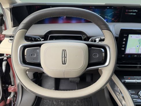 Used 2024 Lincoln Nautilus Premier w/ Equipment Group 102A image 10