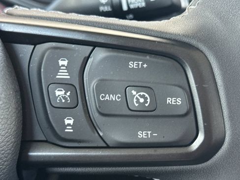 Used 2025 Jeep Gladiator Mojave w/ Safety Group AWD/4WD image 26