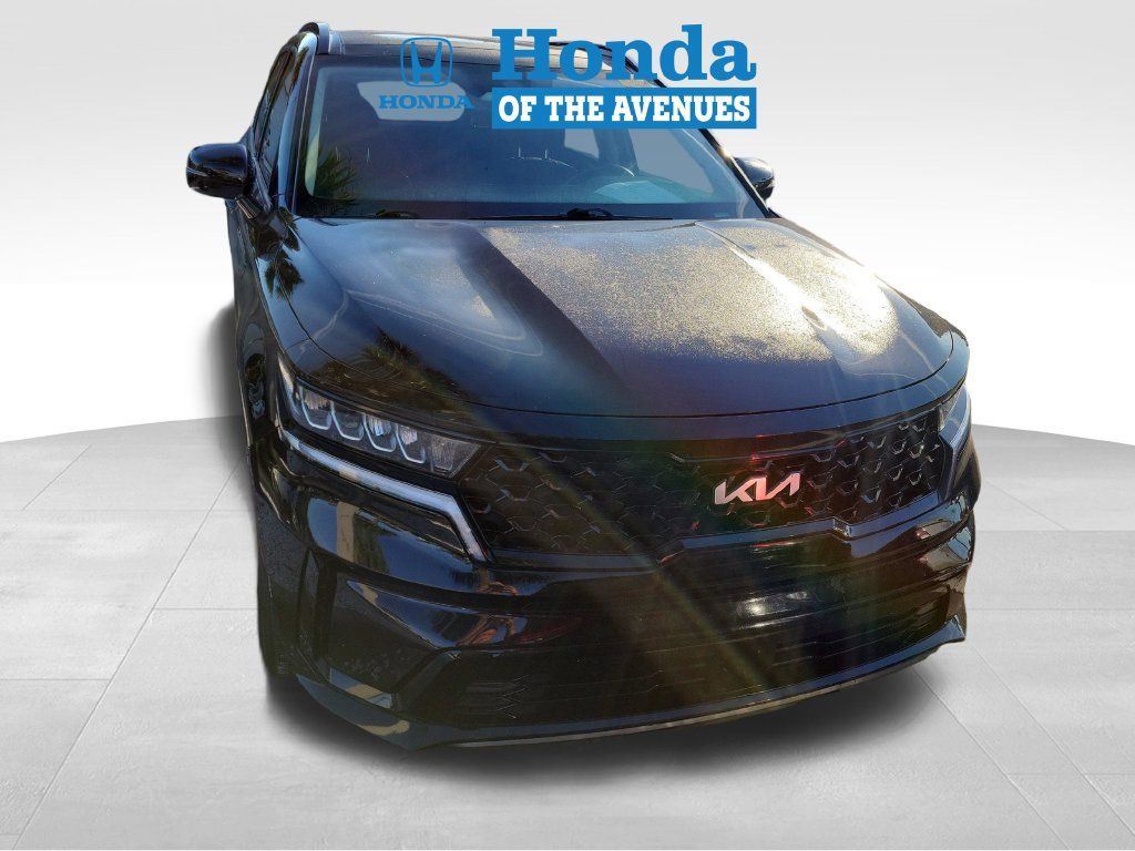 Used 2022 Kia Sorento EX w/ Panoramic Sunroof Package FWD image 2