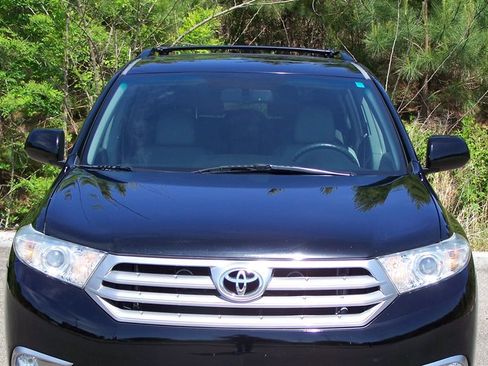Used 2012 Toyota Highlander SE w/ Tow Pkg AWD/4WD image 22