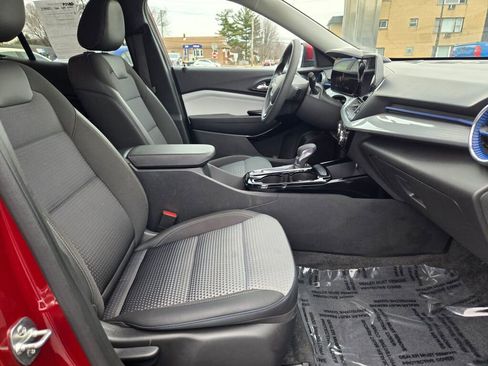 Certified 2025 Chevrolet Trax LT image 6