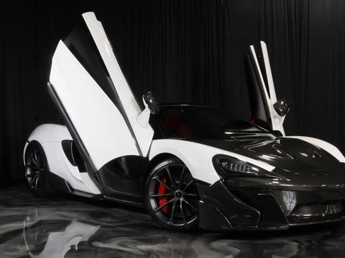Used 2019 McLaren 570S Spider image 14