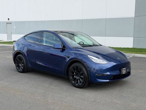 Used 2022 Tesla Model Y Long Range AWD/4WD image 3