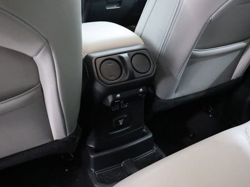 Used 2023 Jeep Wrangler Unlimited Sahara AWD/4WD image 33