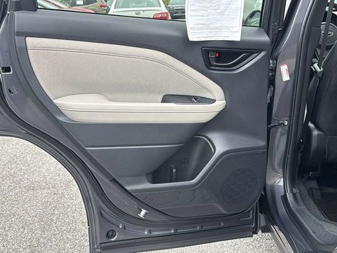 Certified 2025 Subaru Forester Premium AWD/4WD image 23