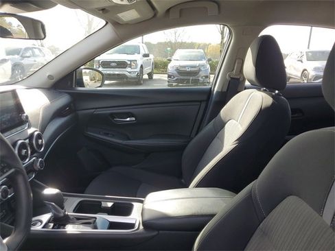 Used 2025 Nissan Sentra SV image 17