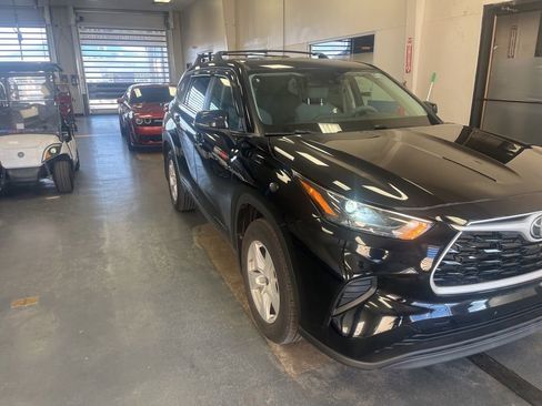 Used 2023 Toyota Highlander L image 1