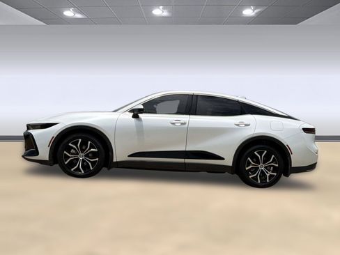 Used 2023 Toyota Crown AWD/4WD image 2