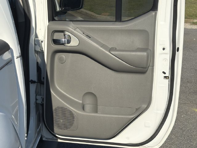 Used 2010 Nissan Frontier LE w/ LE Value Truck Pkg RWD image 18