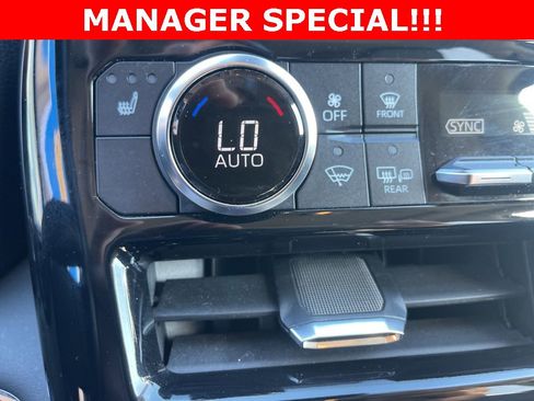 Used 2022 Toyota Highlander XLE image 30