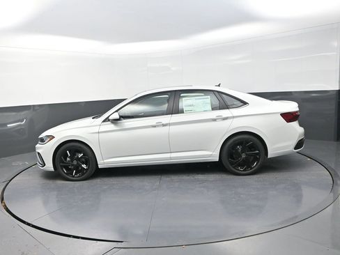 New 2026 Volkswagen Jetta SE FWD image 6