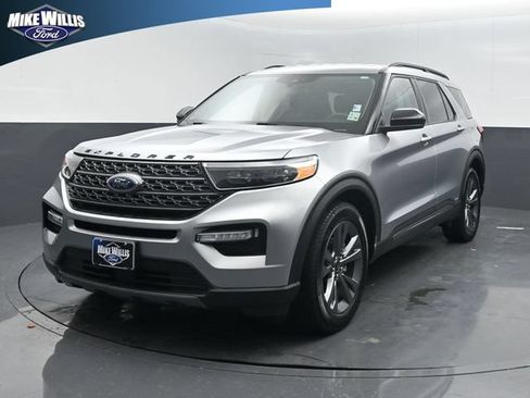 Used 2024 Ford Explorer XLT w/ Equipment Group 202A RWD image 3