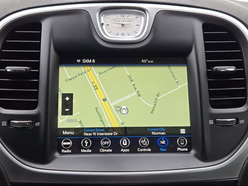 Used 2019 Chrysler 300 Limited image 18