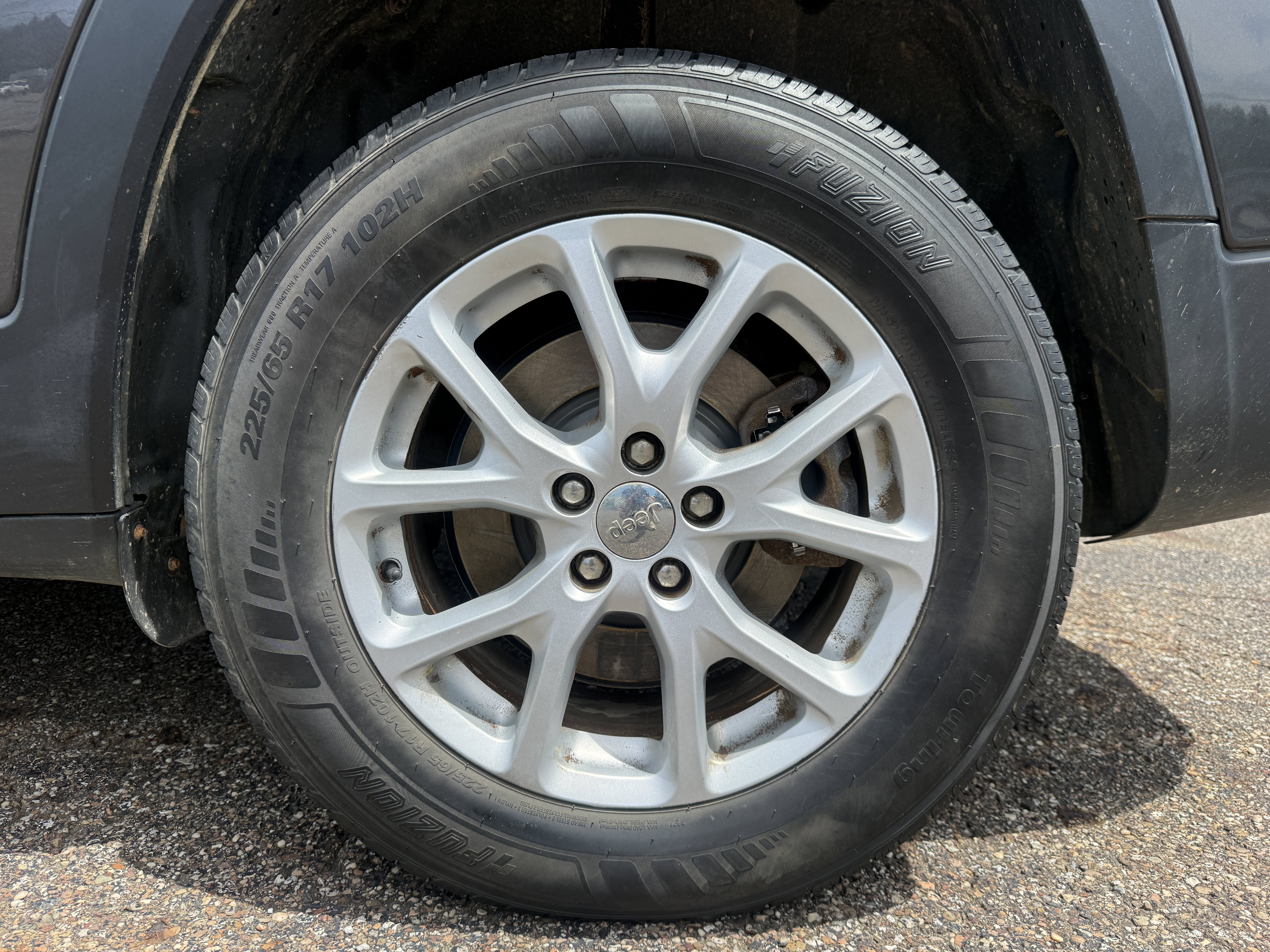 Used 2015 Jeep Cherokee Latitude w/ Cold Weather Group AWD/4WD image 36