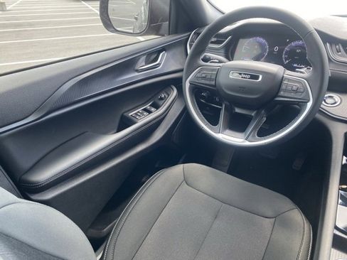 New 2025 Jeep Grand Cherokee L Laredo image 33