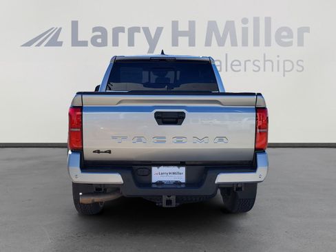 Certified 2024 Toyota Tacoma TRD Off-Road image 4