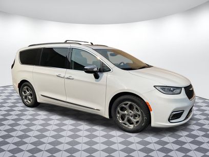 Used 2023 Chrysler Pacifica Limited