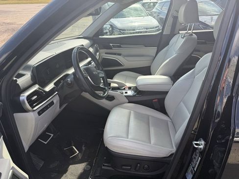 Used 2023 Kia Telluride S w/ S Sunroof Package image 8