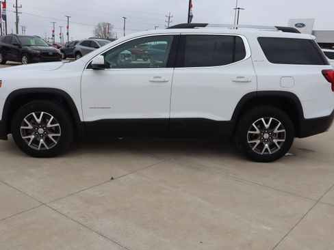 Used 2023 GMC Acadia SLE w/ Driver Convenience Package image 8