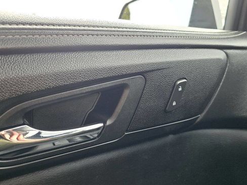 Used 2015 GMC Acadia SLE image 29