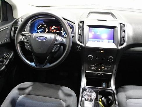 Used 2020 Ford Edge SE image 15