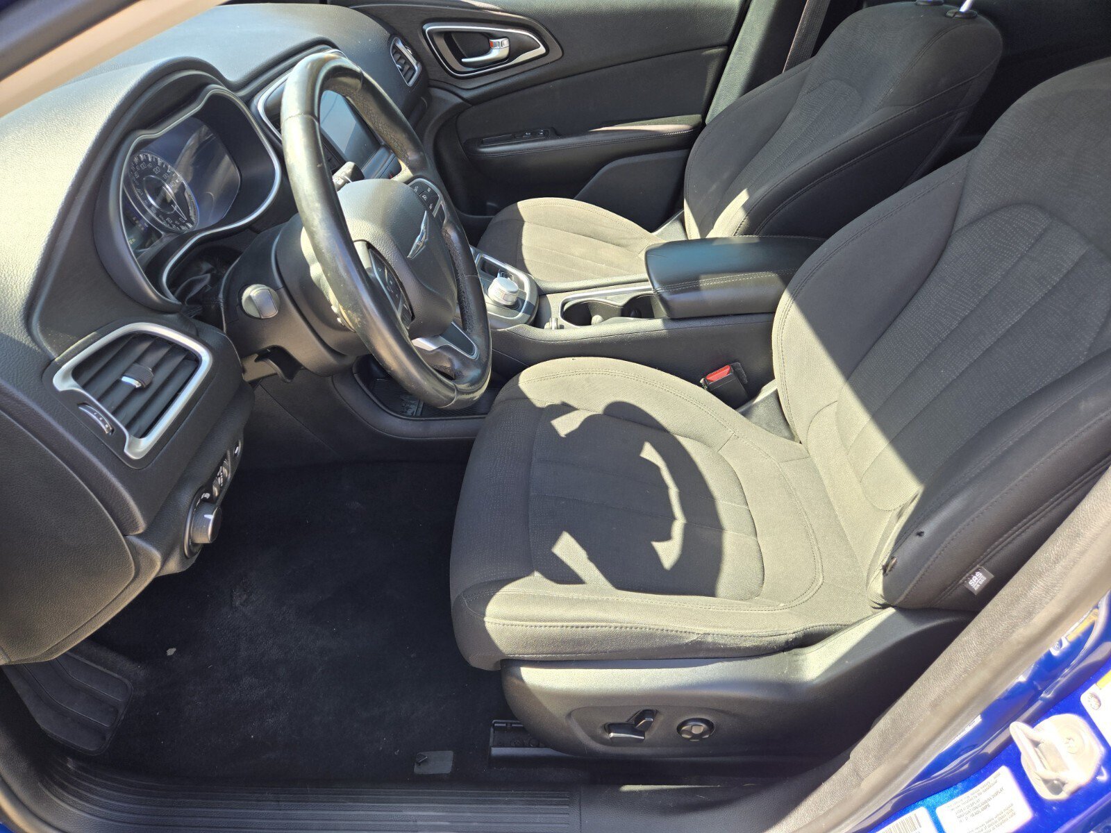 Used 2015 Chrysler 200 Limited w/ Convenience Group FWD image 6