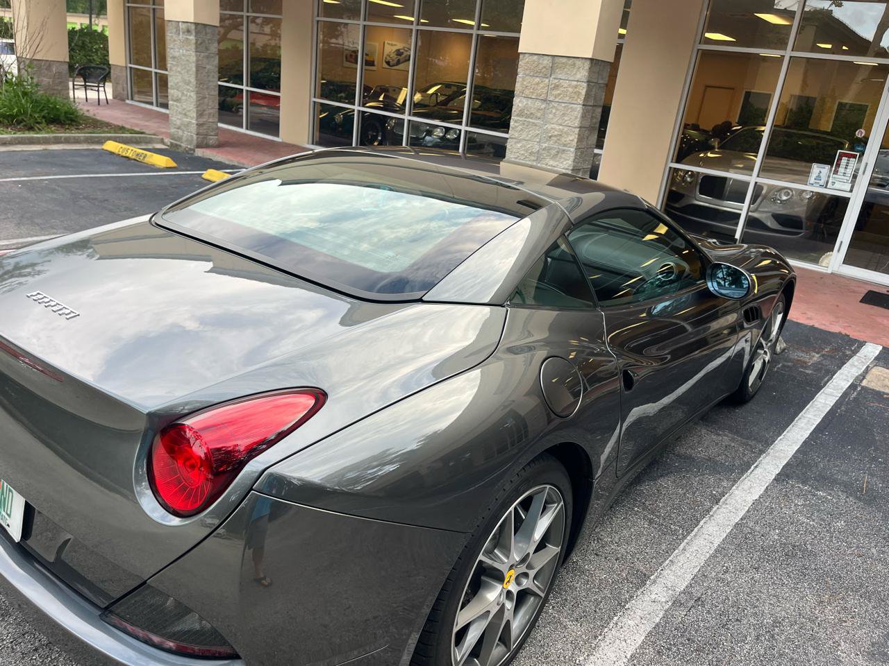 Used 2011 Ferrari California RWD image 19