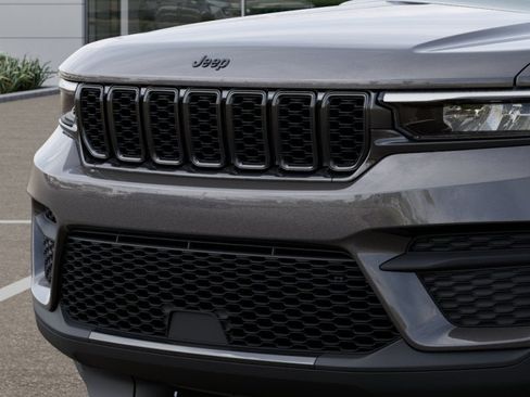 New 2025 Jeep Grand Cherokee Altitude image 33