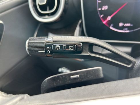 Used 2024 Mercedes-Benz GLC 300 4MATIC image 23