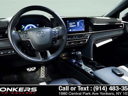 Used 2025 Toyota Camry SE image 47